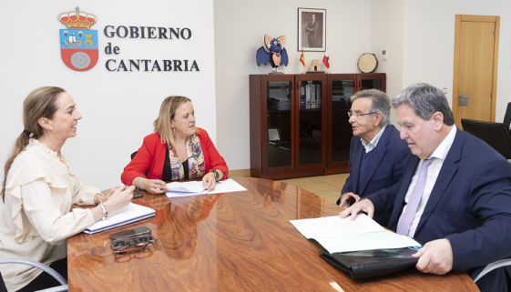 Isabel Urrutia, Mónica Escobedo y ANESAR