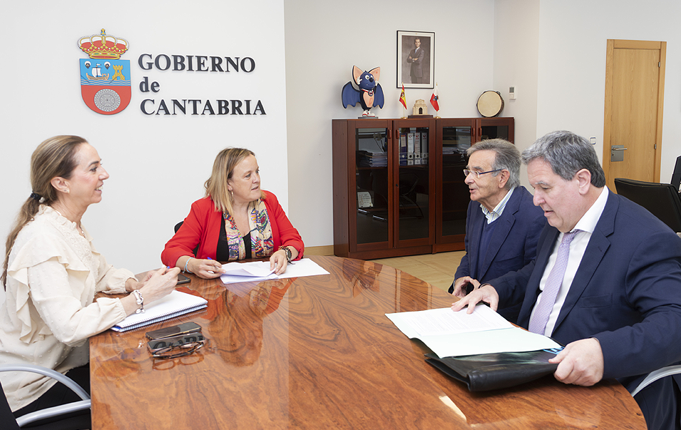 Isabel Urrutia, Mónica Escobedo y ANESAR